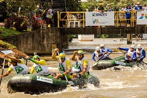 Equipes da casa venceram as provas de Head to Head nas três categorias disputadas, nesta sexta-feira (17), em Foz do Iguaçu / Foto: Rickardo Andrade